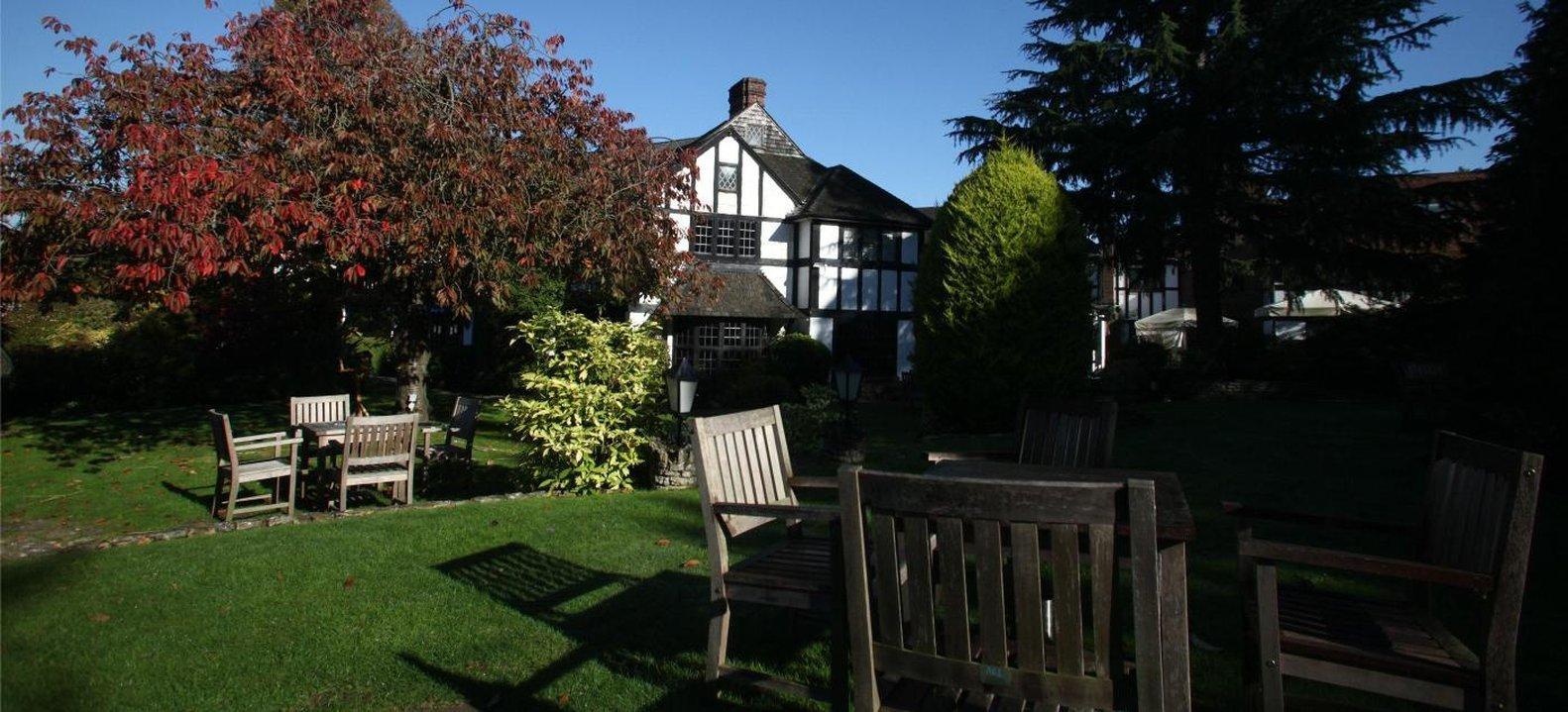 Thatchers East Horsley Exterior foto