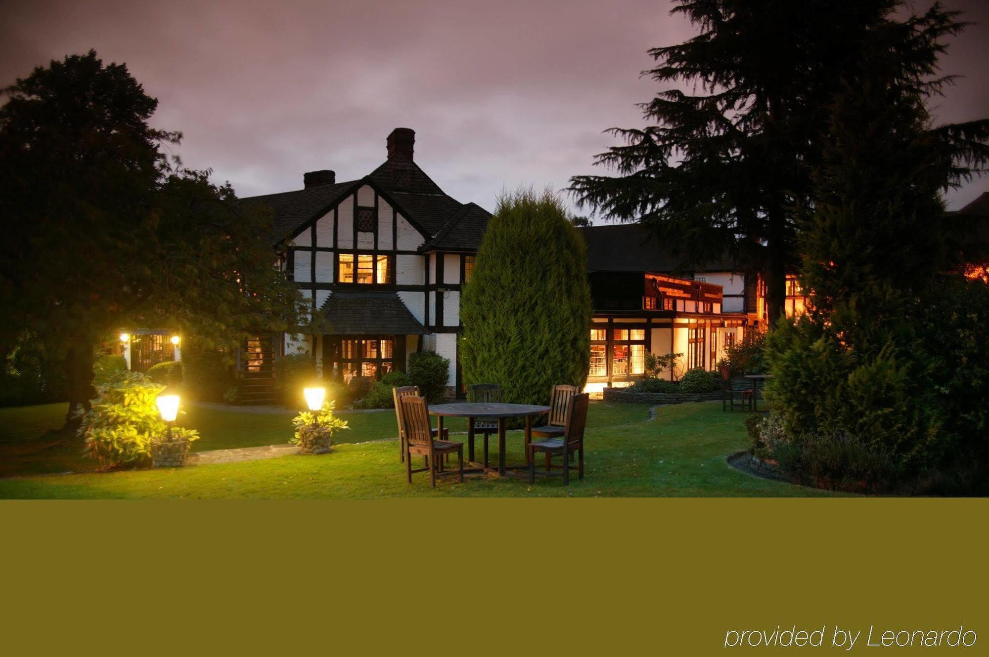 Thatchers East Horsley Exterior foto